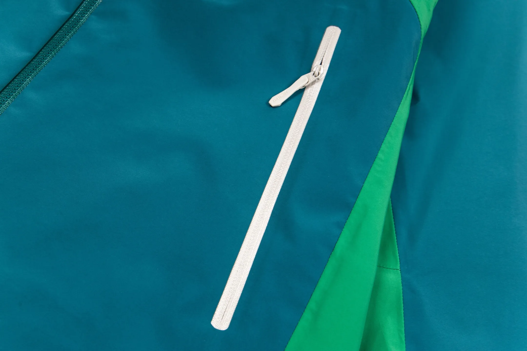 【 】 ARCTERYX Beta Lightweight Beta LW ， BETA LT ， ， ， 、 、Breathable ， 。 ， ， ， ， 。 ， ， ：Beta Light Weight ， ， 。 GORE C-KNIT™ 、 ，GORE-TEX ， ，Breathable， ， ， ， 。 ， ， Velcro® ， ， 。 Breathable ，﻿ ， 。 Size：S-XL ：